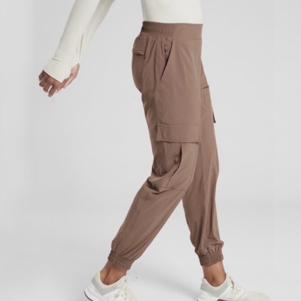 NWOT - Athleta - Endless High Rise Cargo Pant - Size 12 - Picture 2 of 9